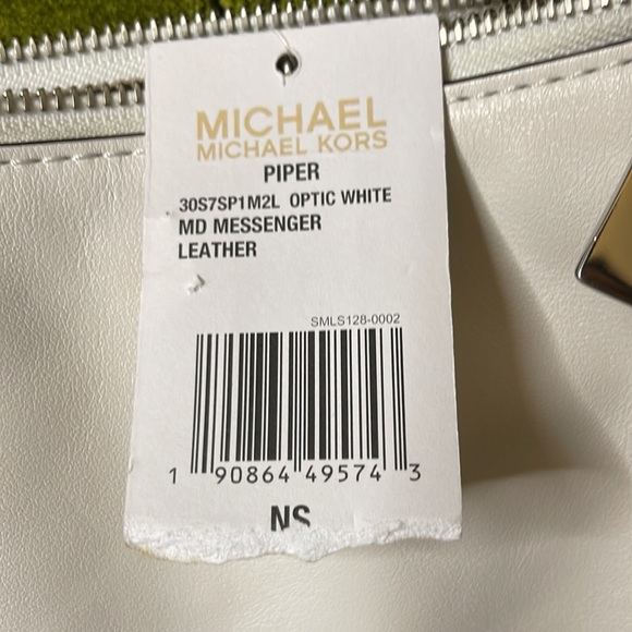 Michael Kors White Leather Piper Large Shoulder Bag - Picture 7 of 8